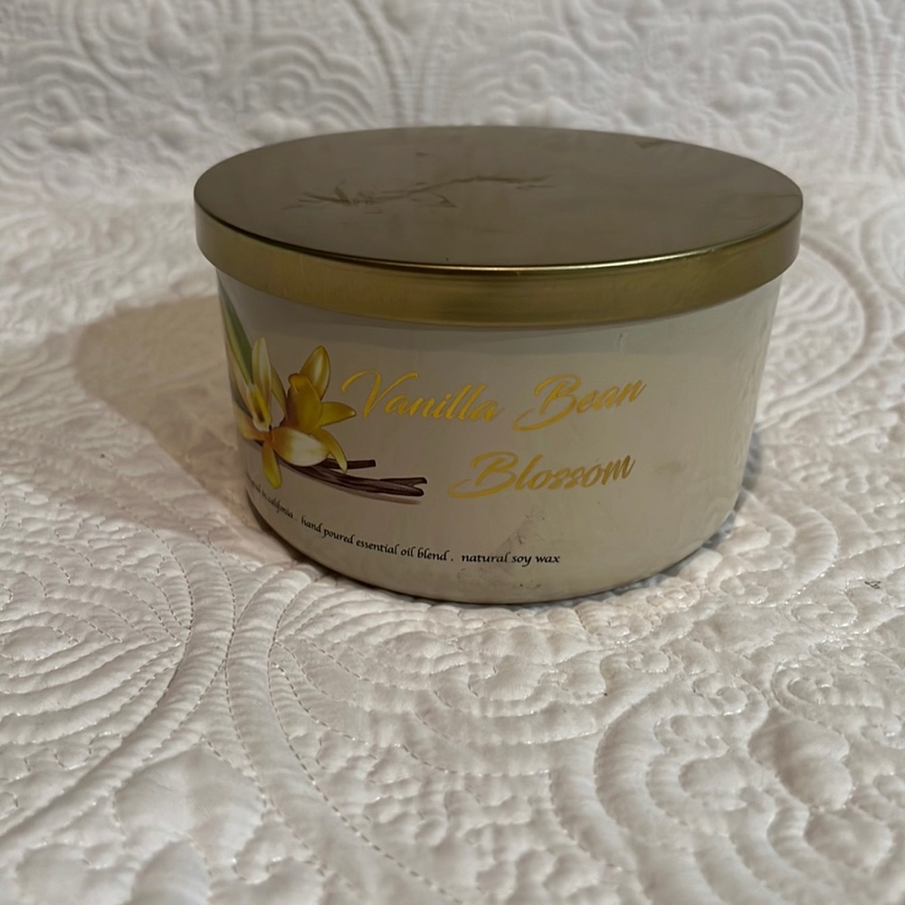 Le Chandelle Vanilla‎ Bean Blossom three wick candle, new